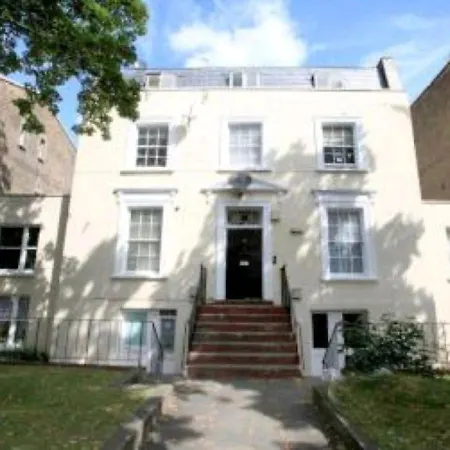 Kennington Oval 2-Bed Apartment In London